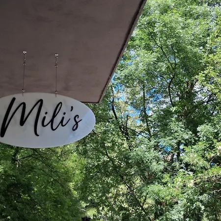 Нощувка със закуска (B & B) Mili's 3*